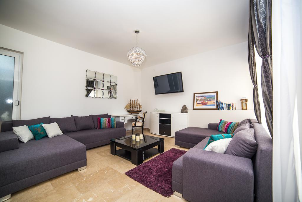 Holiday Home White House Podstrana Esterno foto
