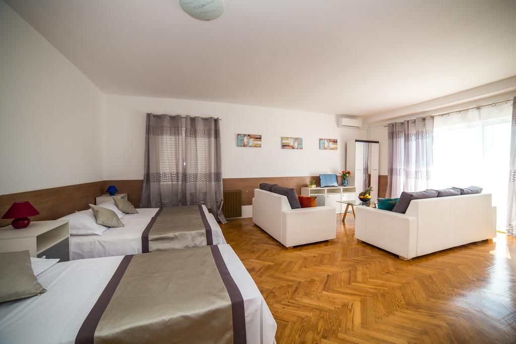 Holiday Home White House Podstrana Esterno foto